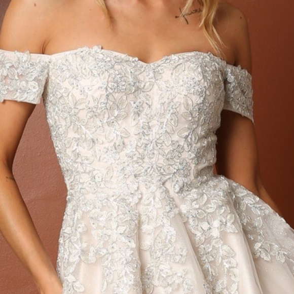 New short white/nude off the shoulder embroidered  beaded dress - Picture 2 of 6